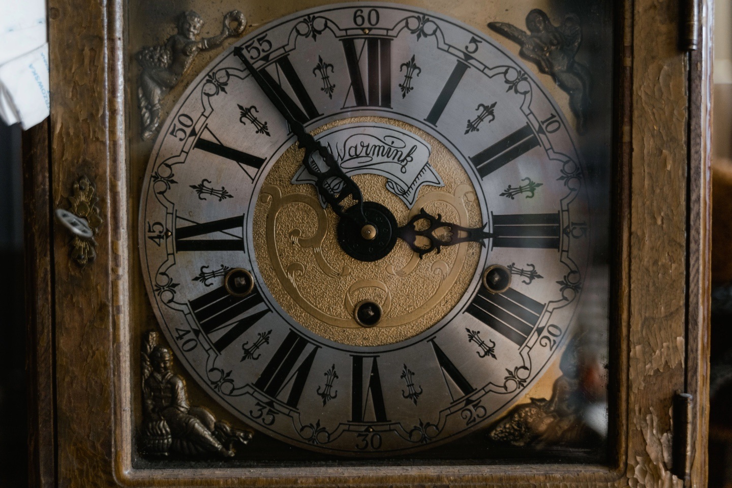 How To Sell An Antique Clock At Auction