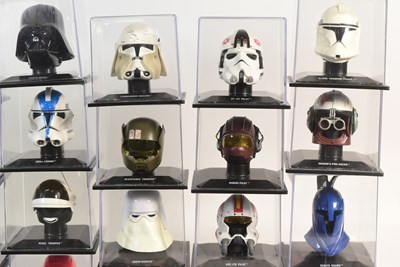 Lot 485 - STAR WARS - DEAGOSTINI HELMET COLLECTION - MAGAZINES & MODELS