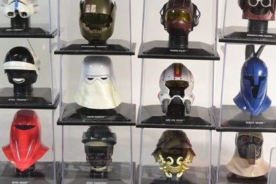 Lot 485 - STAR WARS - DEAGOSTINI HELMET COLLECTION - MAGAZINES & MODELS