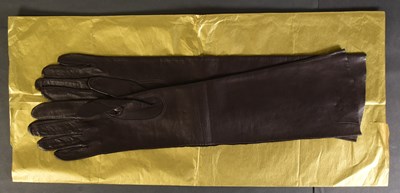 Lot 55 - SUZANNA LEIGH (1945-2017) - PERSONALLY WORN GLOVES 'BORN FREE' SCREENING