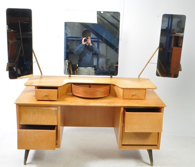 Lot 562 - AUSTINSUITE - MID CENTURY OAK DRESSING TABLE & CHEST OF DRAWERS