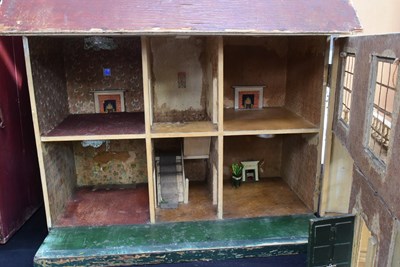 Lot 150 - DOLLS HOUSE - EARLY LINES BROS / TRIANG DOLL HOUSE