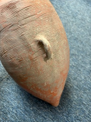 Lot 69 - YANGSHAO CULTURE NEOLITHIC BANPO TYPE POTTERY AMPHORA 仰韶文化 半坡 红陶尖底瓶