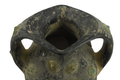 Lot 9 - HAN DYNASTY TWIN HANDLED BLACK POTTERY WITH METAL STUDS 汉代 黑陶嵌铜泡钉双耳壶