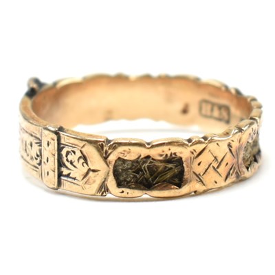 Lot 182 - 19TH CENTURY 9CT GOLD MOURNING BUCKLE RING