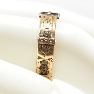 Lot 182 - 19TH CENTURY 9CT GOLD MOURNING BUCKLE RING