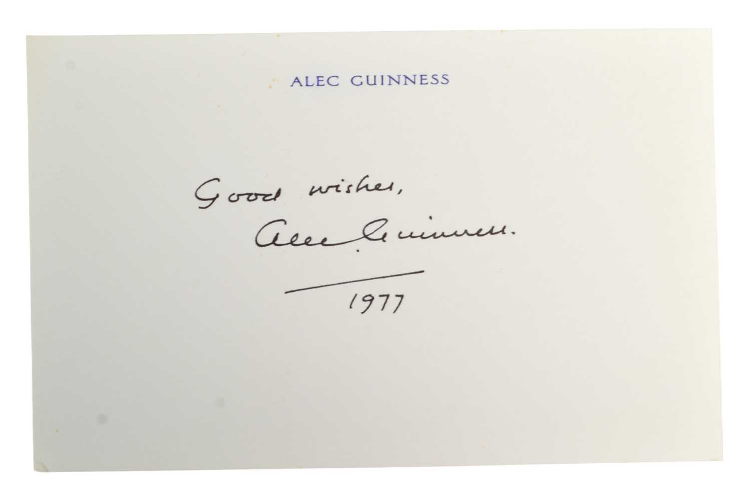 Lot 40 - ACTORS - SIR ALEC GUINNESS (1914-2000) - AUTOGRAPH ON CARD 1977