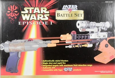 Lot 87 - STAR WARS - TWO VINTAGE TIGER ELECTRONICS LAZER TAG SETS