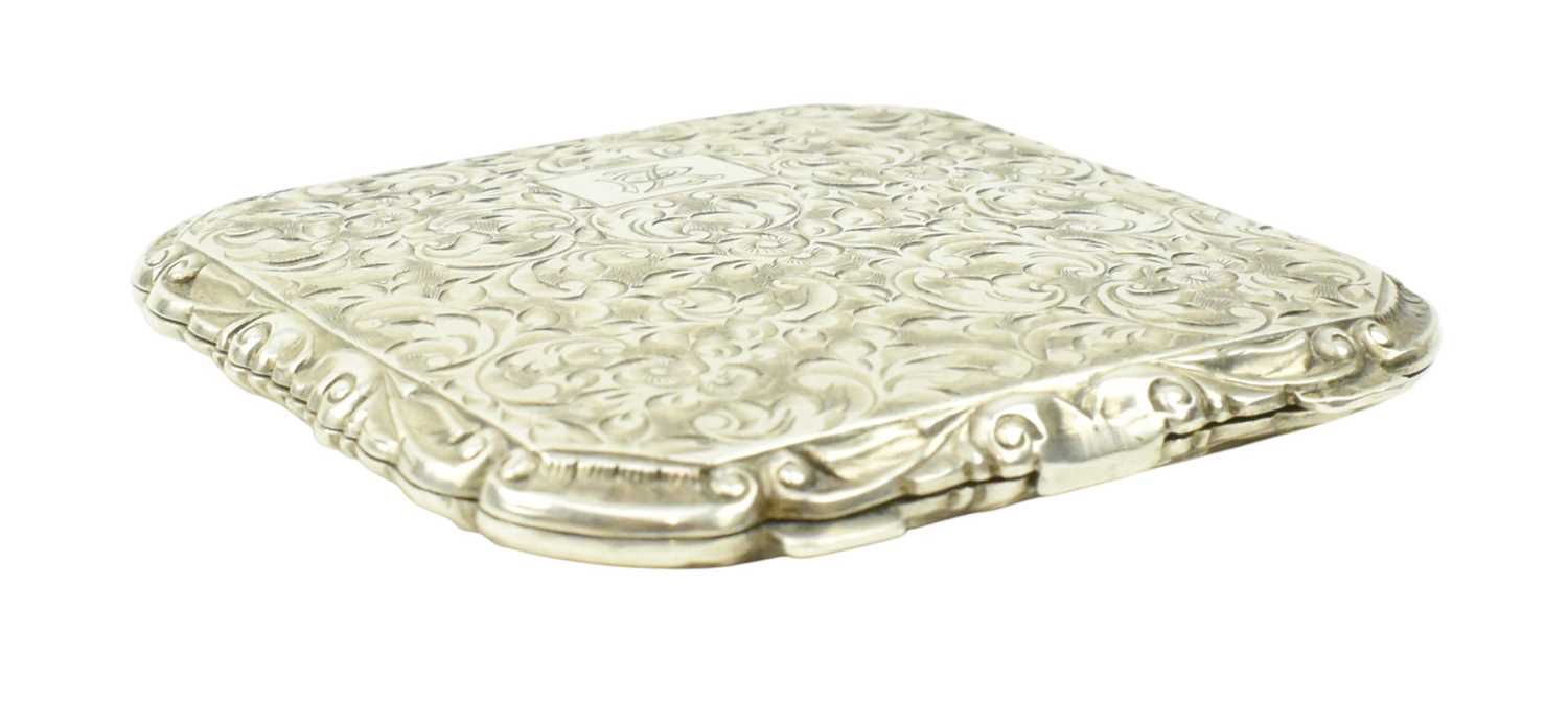 Lot 79 - 20TH CENTURY CZECHOSLOVAKIA CONTINENTAL 900 SILVER COMPACT
