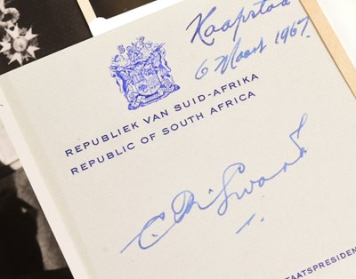 Lot 163 - WORLD LEADERS - COLLECTION OF AUTOGRAPHS