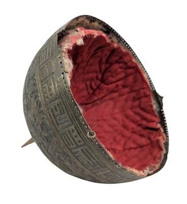 Lot 130 - 20TH CENTURY ISLAMIC INDO-PERSIAN KULAD KHUD HELMET
