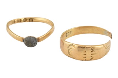 Lot 551 - TWO HALLMARKED 18CT GOLD RINGS