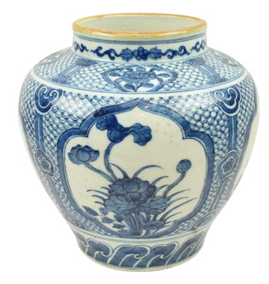 Lot 121 - CHINESE QING DYNASTY / REPUBLICAN BLUE & WHITE JAR 清/民国青花莲花纹罐