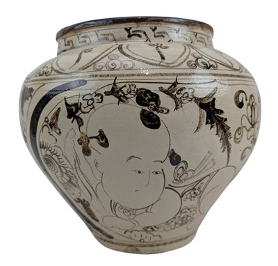 Lot 96 - CHINESE CIZHOU STONEWARE JAR / VASE 磁州戏 婴纹`罐
