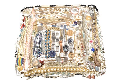 Lot 609 - LARGE COLLECTION OF COSTUME JEWELLERY & WATCHES