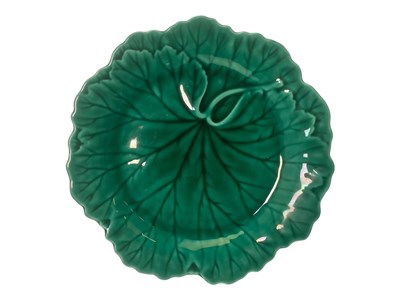 Lot 157 - WEDGWOOD DE ETRURIA & BARLASTON GREEN LEAF MAJOLICA PLATES