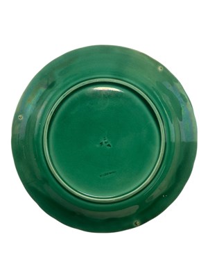 Lot 157 - WEDGWOOD DE ETRURIA & BARLASTON GREEN LEAF MAJOLICA PLATES