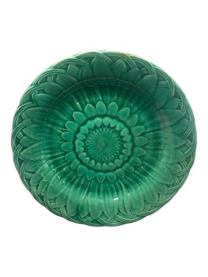 Lot 157 - WEDGWOOD DE ETRURIA & BARLASTON GREEN LEAF MAJOLICA PLATES