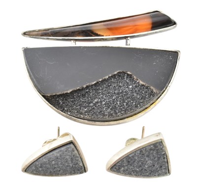 Lot 593 - ULLA HORNFELDT HALLMARKED SILVER ABSTRACT BROOCH & EARRINGS