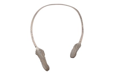 Lot 645 - JENNY TURTILL CONTEMPORARY HALLMARKED SILVER COLLAR NECKLACE