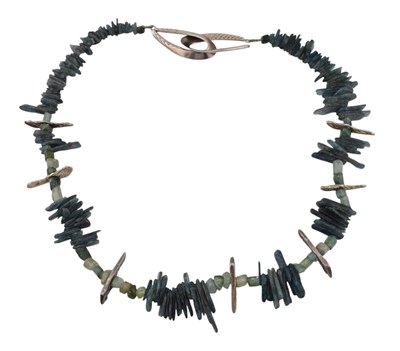 Lot 647 - JENNY TURTILL SILVER NATURALISTIC CUTTLEFISH & GEM SHARD NECKLACE