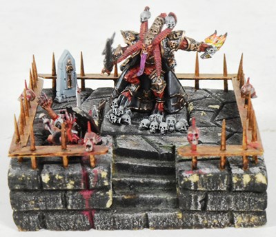 Lot 418 - WARHAMMER - CHAOS SKULLTAKER & ORK PIRATE KAPTIN BADRUKK