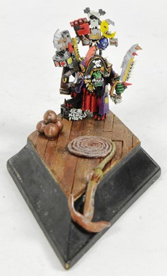 Lot 418 - WARHAMMER - CHAOS SKULLTAKER & ORK PIRATE KAPTIN BADRUKK