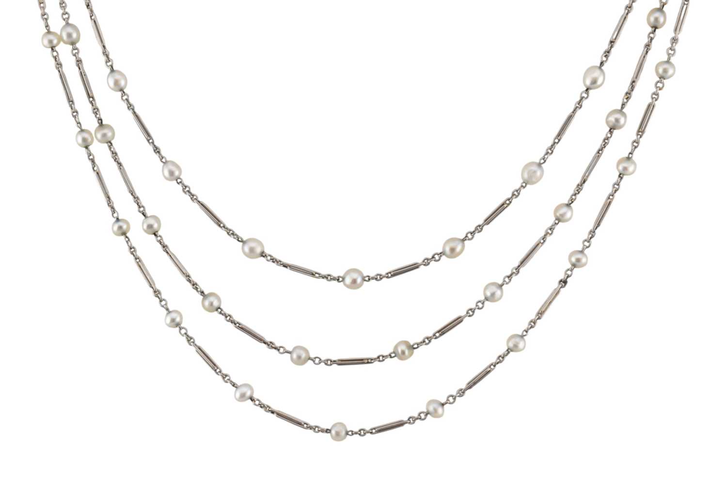 Lot 72 - EARLY 20TH CENTURY WHITE METAL & PEARL MULTI-STRAND NECKLACE