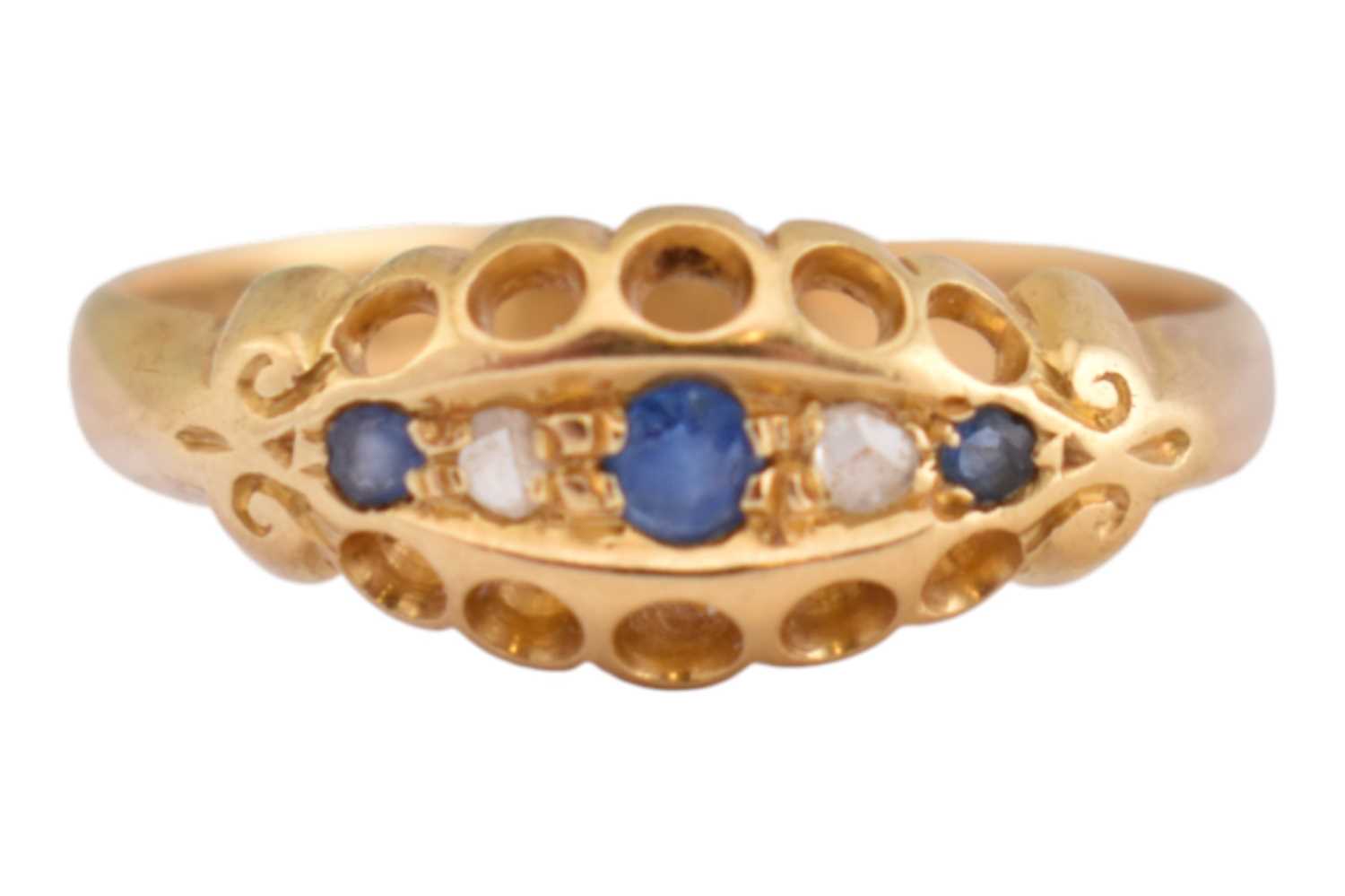 Lot 366 - HALLMARKED 18CT GOLD PASTE & DIAMOND GYPSY RING