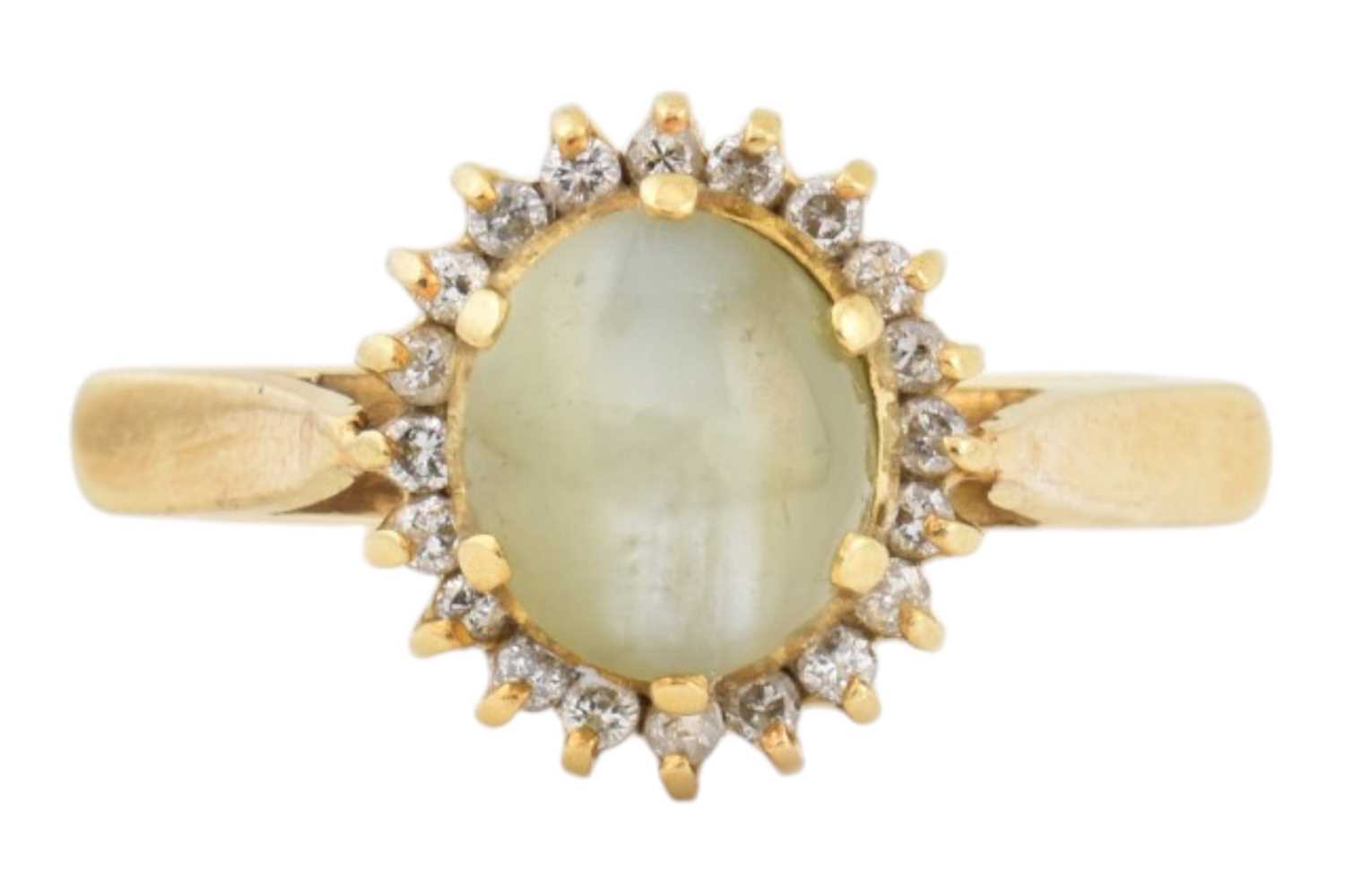 Lot 92 - 18CT GOLD CAT'S EYE CHRYSOBERYL & DIAMOND HALO RING