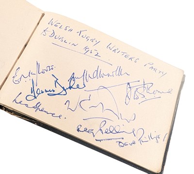 Lot 80 - CRAIG THOMAS COLLECTION - AUTOGRAPH ALBUMS