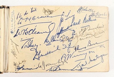 Lot 80 - CRAIG THOMAS COLLECTION - AUTOGRAPH ALBUMS