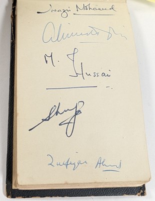 Lot 80 - CRAIG THOMAS COLLECTION - AUTOGRAPH ALBUMS