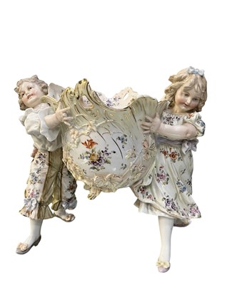 Lot 148 - VOLKSTEDT-RUDOLSTADT - LATE 19TH CENTURY GERMAN PORCELAIN CENTREPIECE
