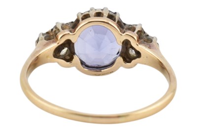 Lot 60 - A GOLD AMETHYST & DIAMOND RING