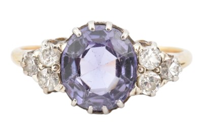 Lot 60 - A GOLD AMETHYST & DIAMOND RING