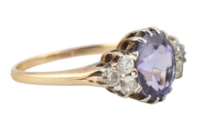 Lot 60 - A GOLD AMETHYST & DIAMOND RING