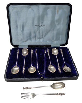 Lot 36 - EDWARD VII HALLMARKED SILVER APOSTLE PICKLE FORK & TEASPOONS