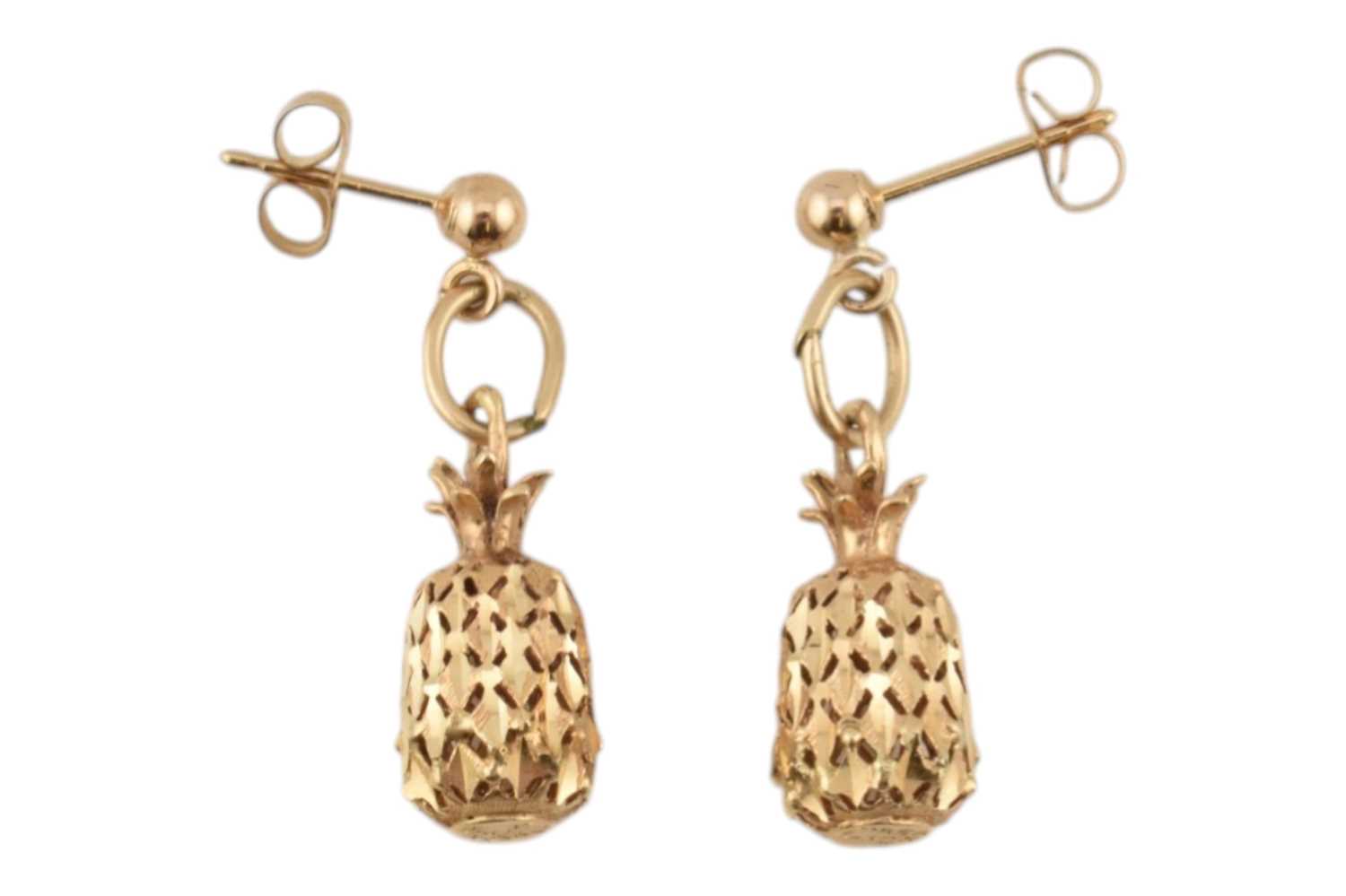Lot 43 - PAIR OF NOVELTY PINEAPPLE-SHAPED 14CT GOLD PENDANT EARRINGS.
