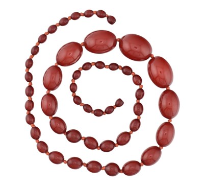 Lot 185 - VINTAGE CHERRY AMBER BAKELITE BEAD NECKLACE