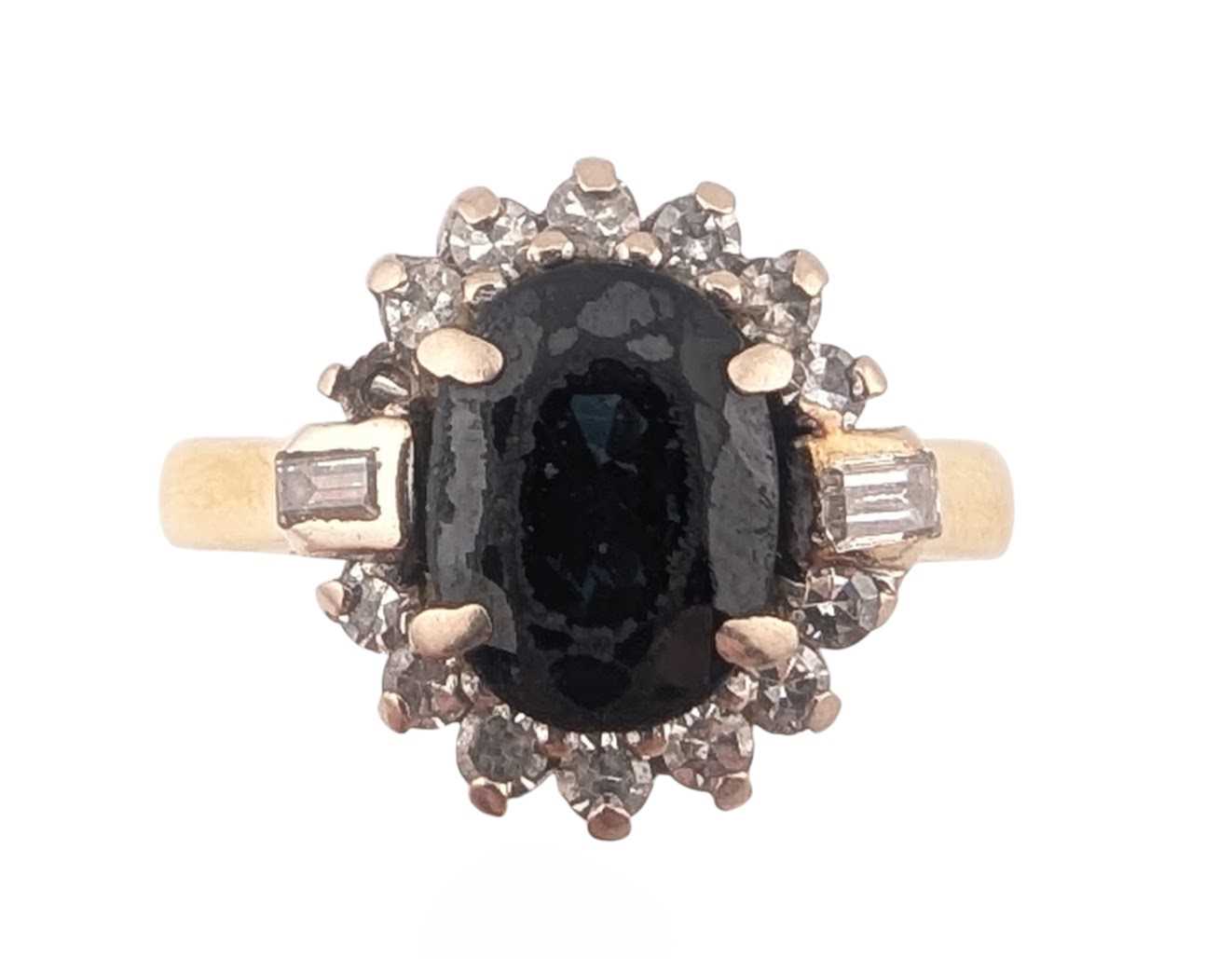 Lot 55 - 18CT GOLD SAPPHIRE & DIAMOND RING