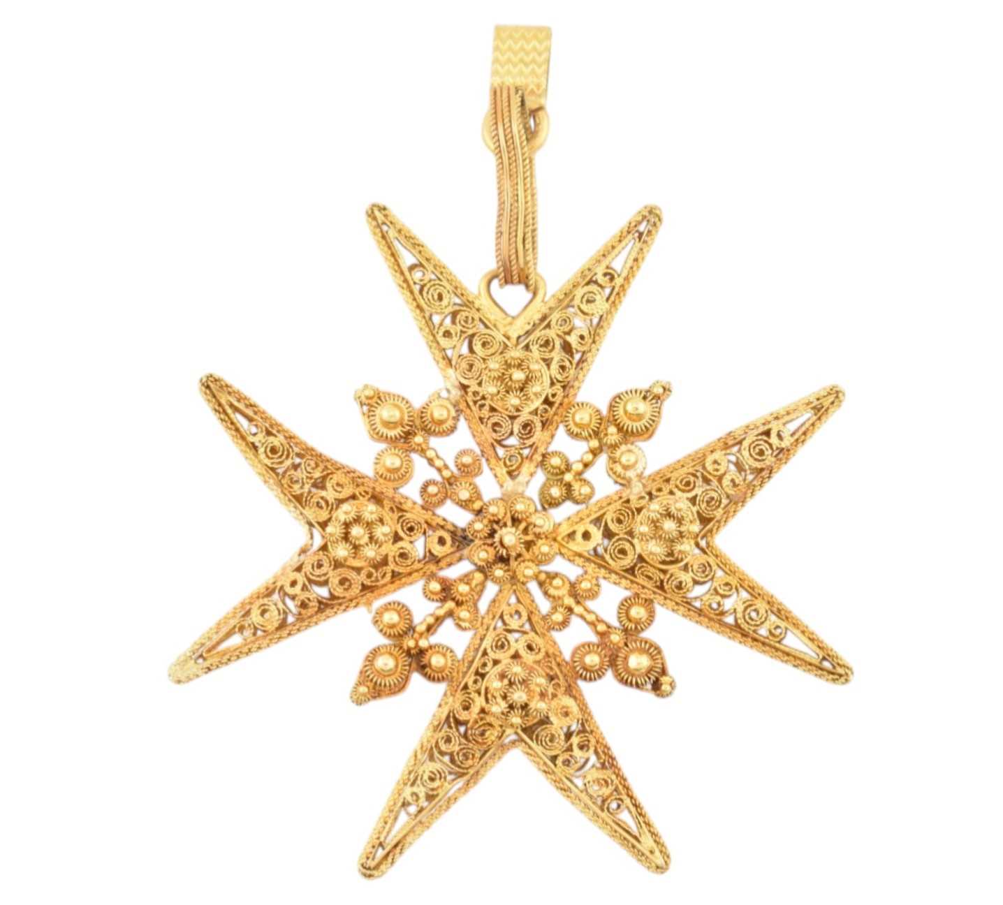 Lot 86 - GOLD CANNETILLE FILIGREE MALTESE CROSS PENDANT