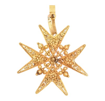 Lot 86 - GOLD CANNETILLE FILIGREE MALTESE CROSS PENDANT