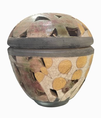 Lot 596 - ROB WHELPTON (B.1952) - 20TH CENTURY STUDIO ART POTTERY POTPOURRI