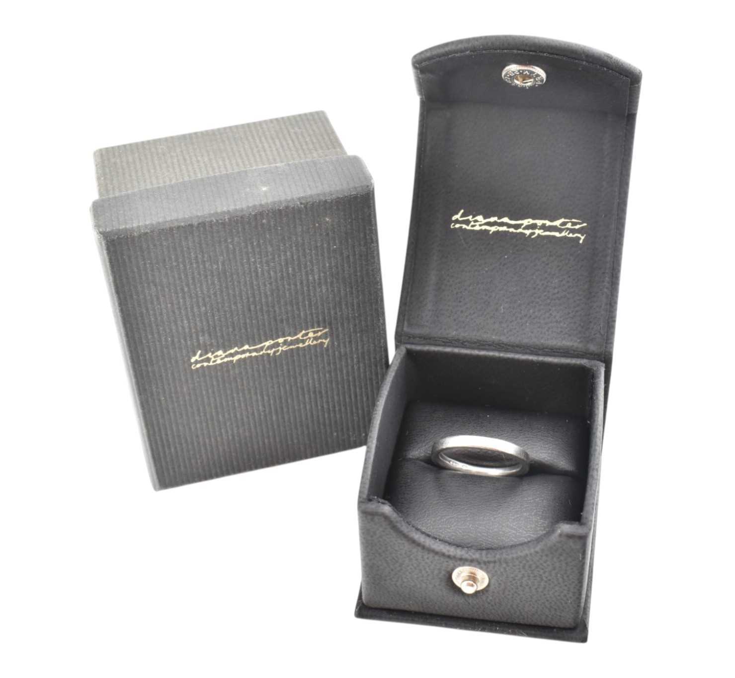 Lot 71 - DIANA PORTER HALLMARKED 950 PLATINUM BAND RING