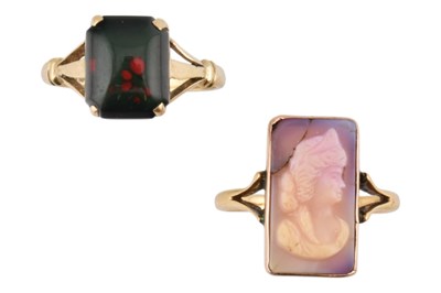 Lot 464 - A 9CT GOLD CABOCHON & A CAMEO RING