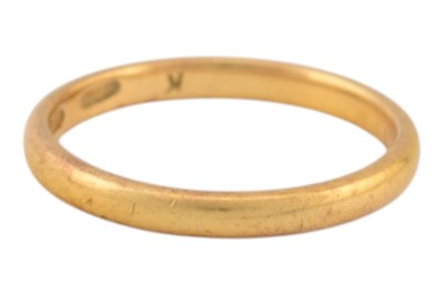 Lot 241 - HALLMARKED 22CT GOLD BAND RING