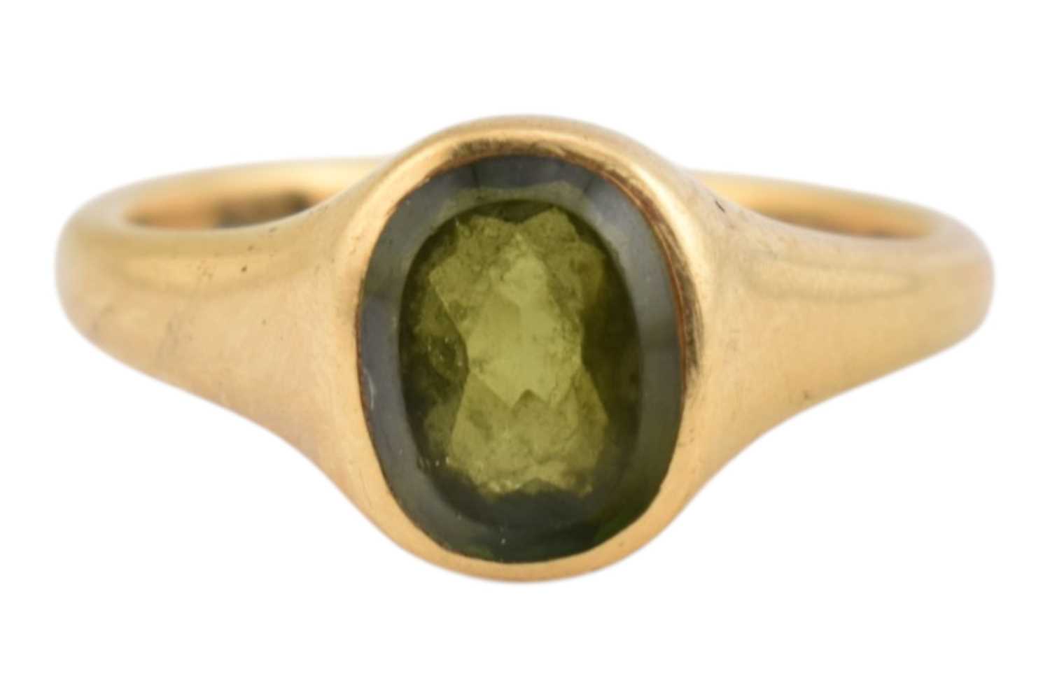 Lot 65 - HALLMARKED 18T GOLD & GREEN STONE RING
