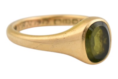 Lot 65 - HALLMARKED 18T GOLD & GREEN STONE RING