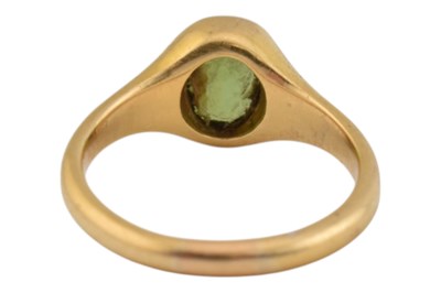 Lot 65 - HALLMARKED 18T GOLD & GREEN STONE RING